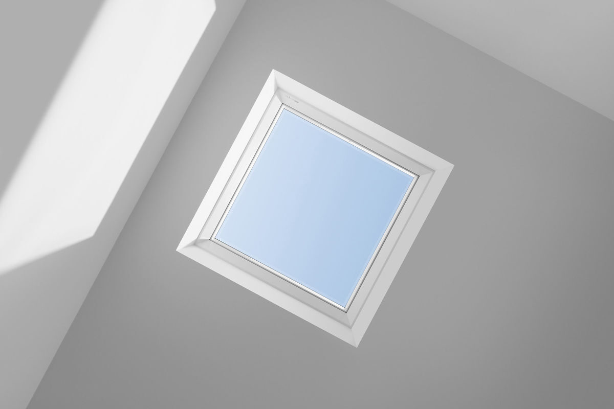 Neues Flachdach-Fenster mit Glas-Oberelement komplettiert VELUX Sortiment