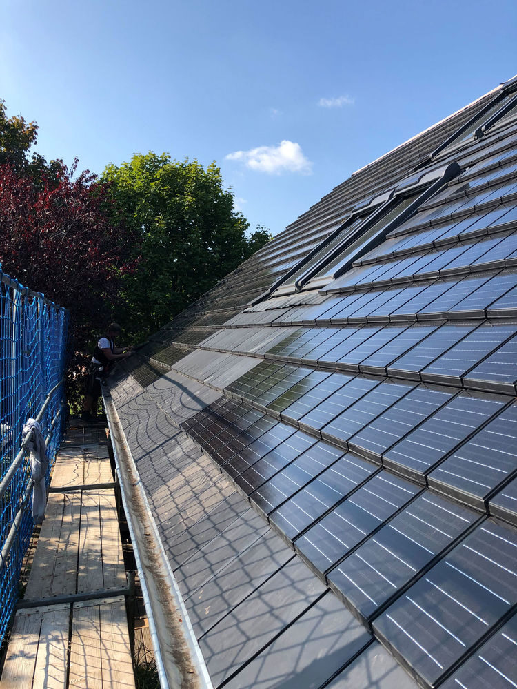 Schwarze PV-Ziegel – einheitliches Verlegebild