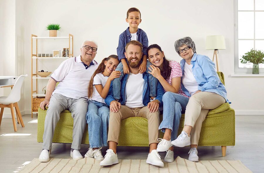 Eigenheim, Glück allein? Wohnraum und Kosten teilen beim Immobilienkauf