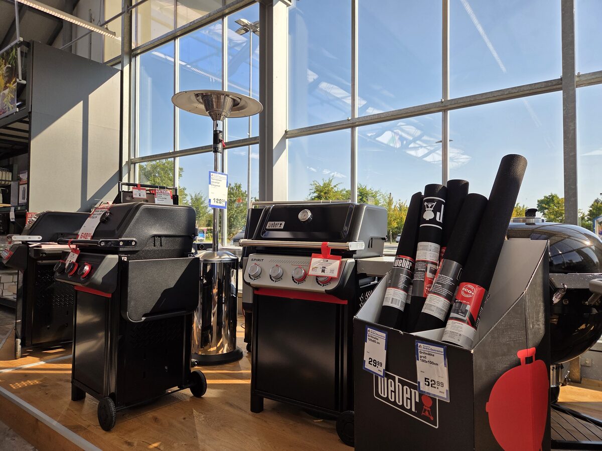 Weber-Gasgrills und Grill-Zubehör in der Ausstellung